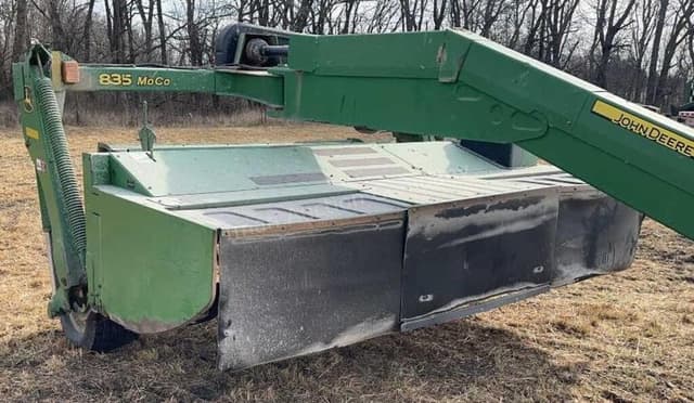 Image of John Deere 835 equipment image 3