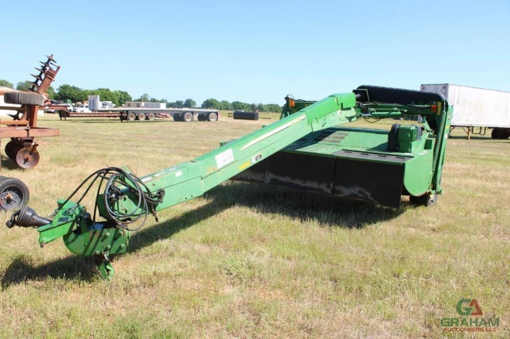 John Deere 835 Equipment Image0