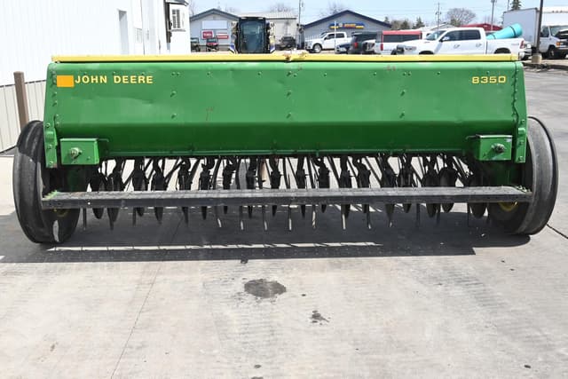 Image of John Deere 8350 equipment image 3