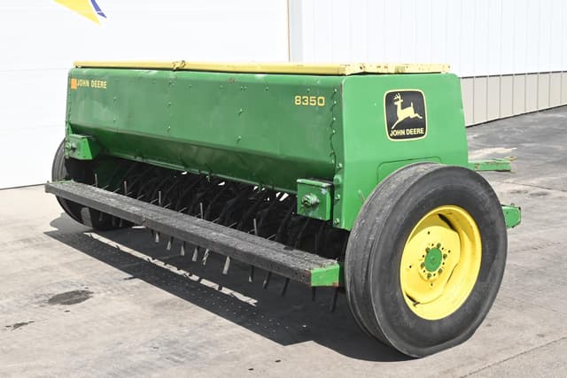 Image of John Deere 8350 equipment image 2