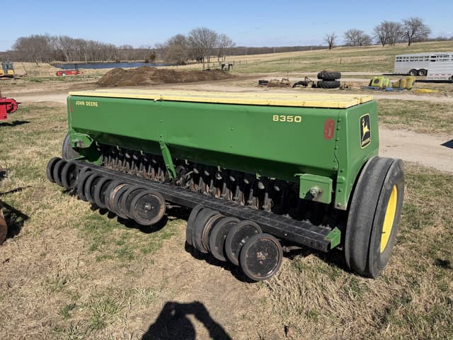 Image of John Deere 8350 equipment image 2