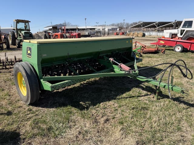 Image of John Deere 8350 equipment image 1