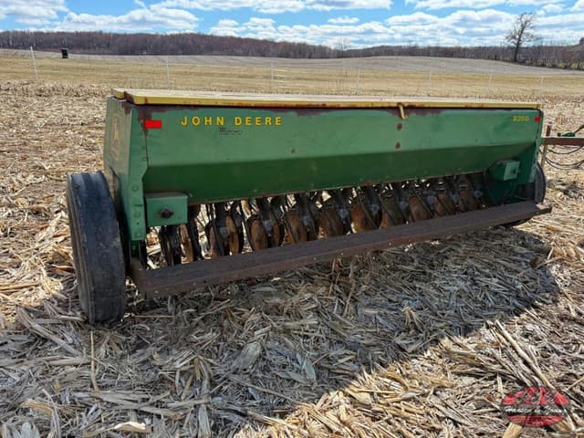 Image of John Deere 8350 equipment image 3