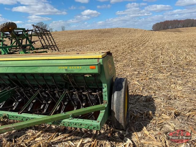 Image of John Deere 8350 equipment image 4