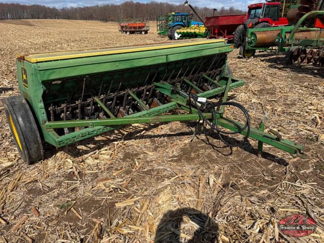 Image of John Deere 8350 equipment image 1