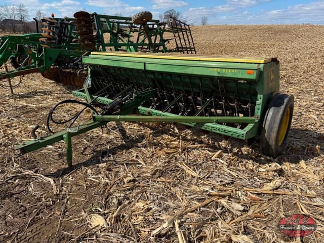 Image of John Deere 8350 equipment image 2