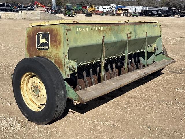 Image of John Deere 8350 equipment image 1