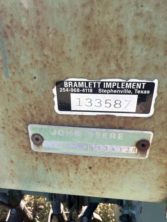 Image of John Deere 8350 equipment image 2