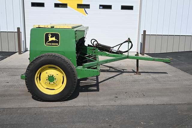 Image of John Deere 8350 equipment image 2