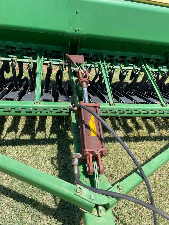 Image of John Deere 8350 equipment image 1