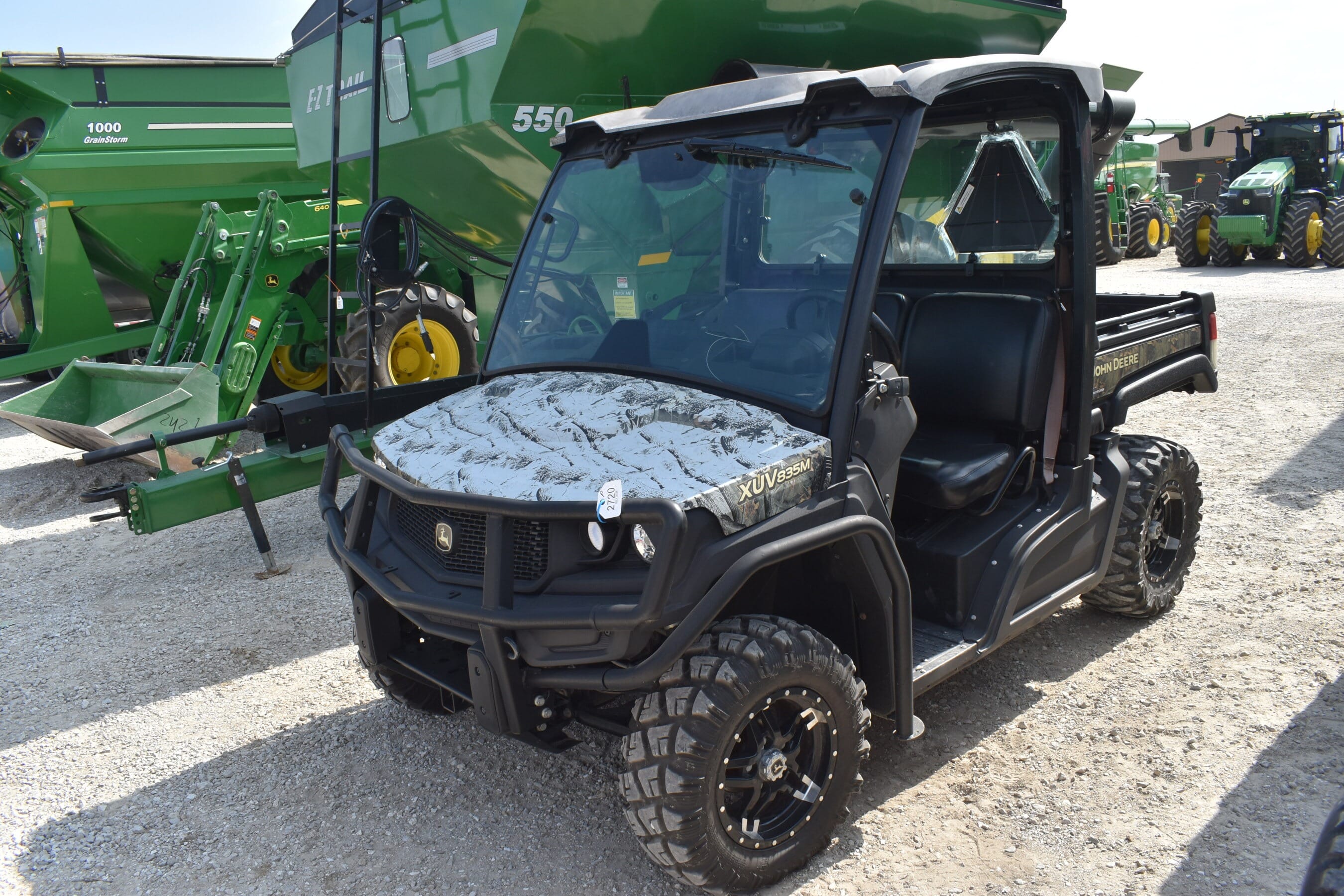 2019 John Deere XUV 835M Equipment Image0