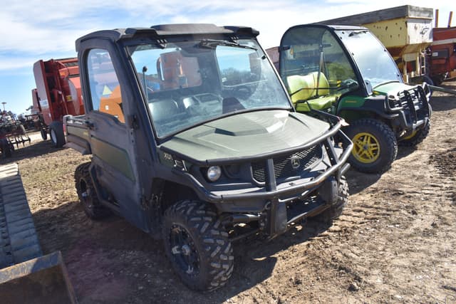 Image of John Deere XUV 835M equipment image 2