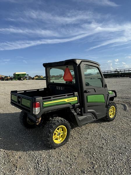 Image of John Deere Gator 835M equipment image 4