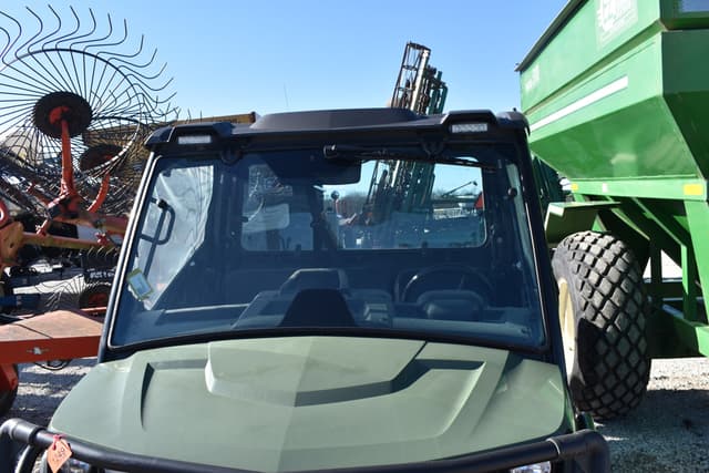 Image of John Deere XUV 835M equipment image 4