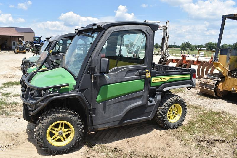 Image of John Deere XUV 835M Primary image