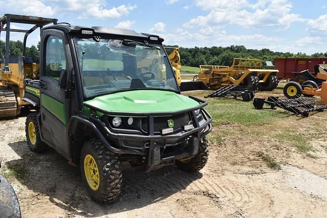 Image of John Deere XUV 835M equipment image 2