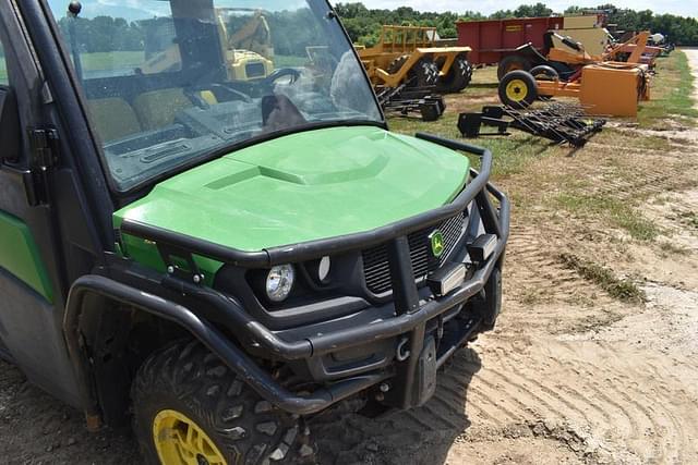 Image of John Deere XUV 835M equipment image 4