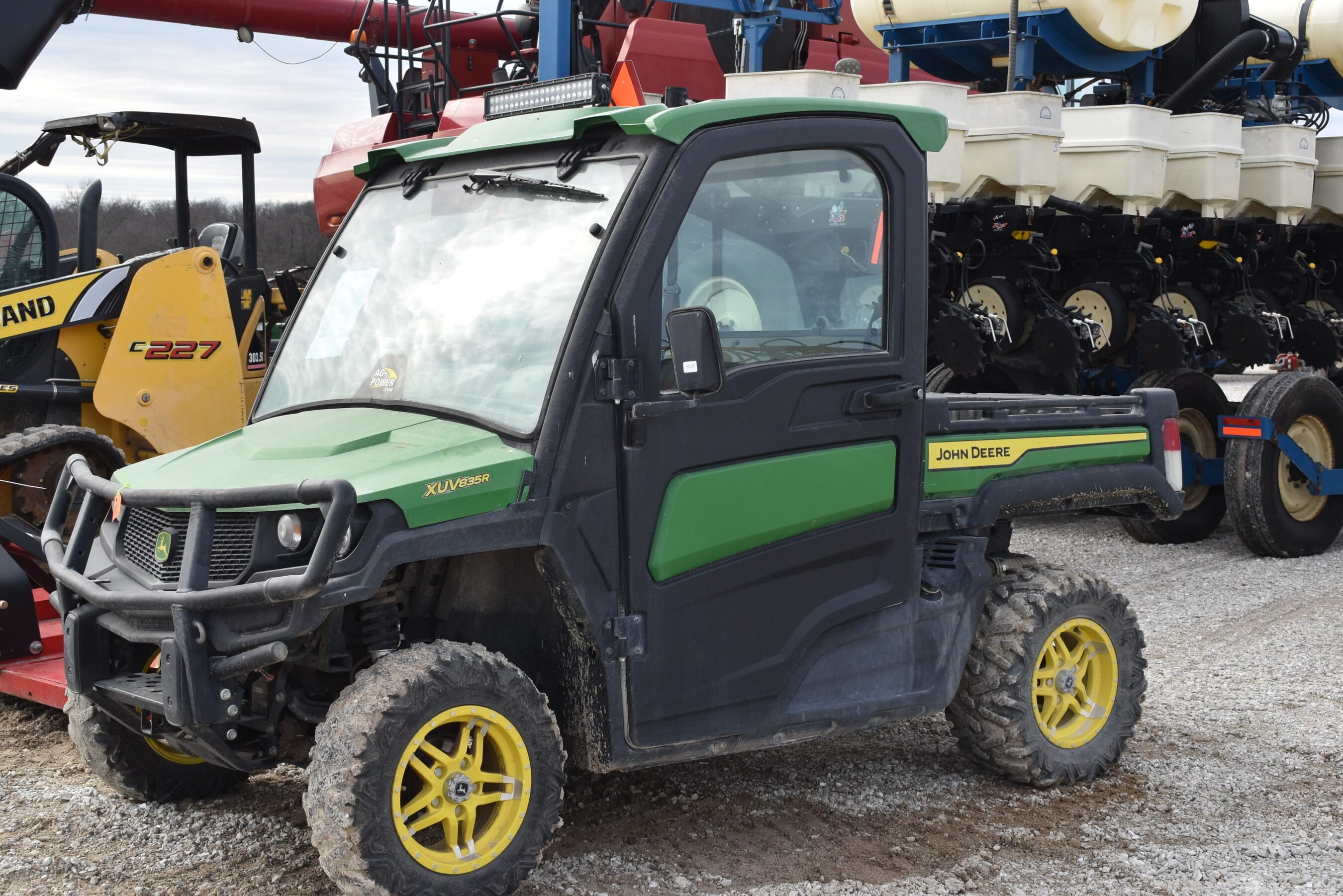 2021 John Deere XUV 835R Equipment Image0