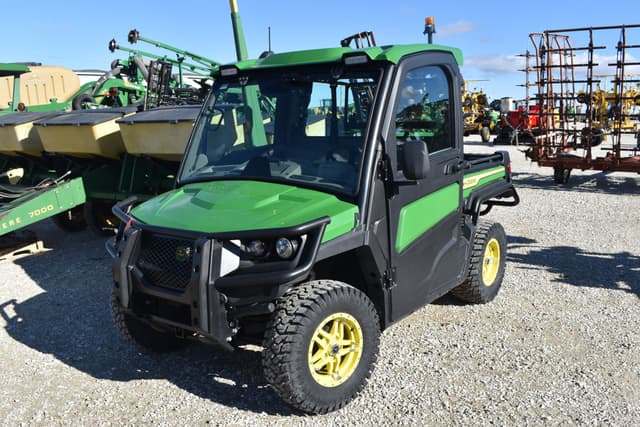 Image of John Deere XUV 835R equipment image 1