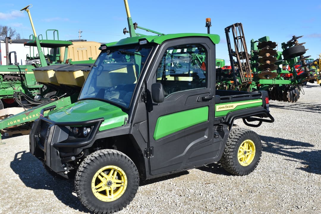 Image of John Deere XUV 835R Primary image