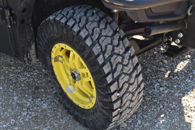 Image of John Deere XUV 835R equipment image 4