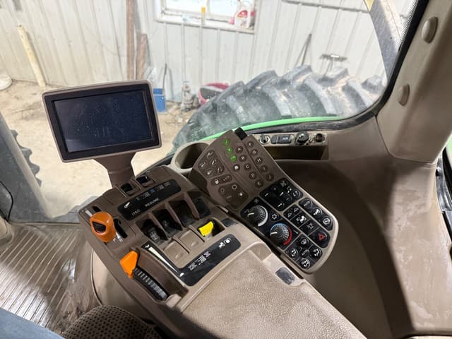 Image of John Deere 8360R equipment image 2