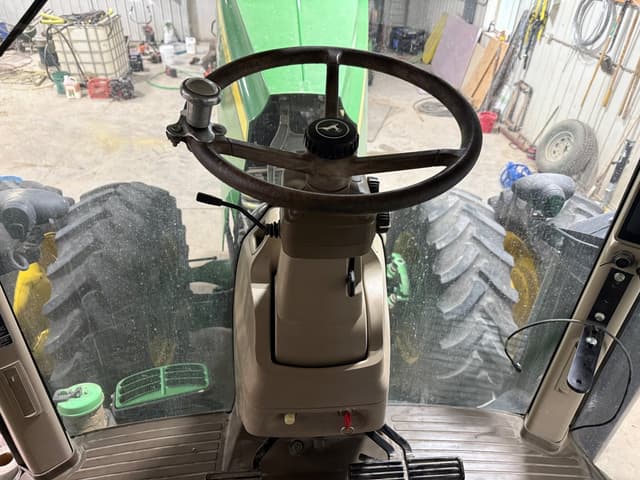 Image of John Deere 8360R equipment image 4