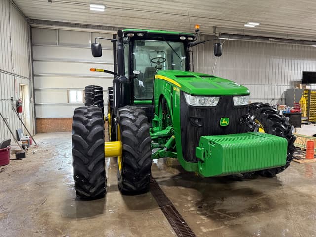 Image of John Deere 8360R equipment image 1