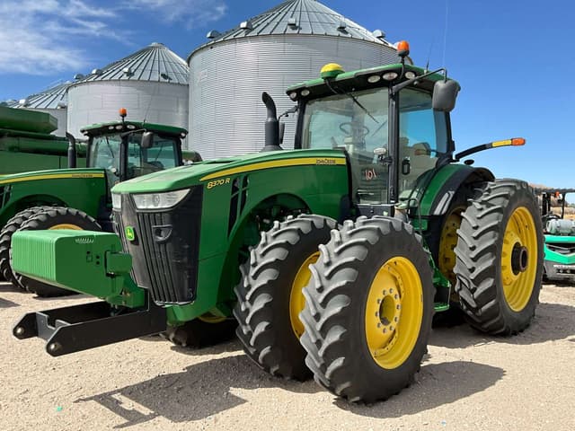 Image of John Deere 8370R equipment image 3