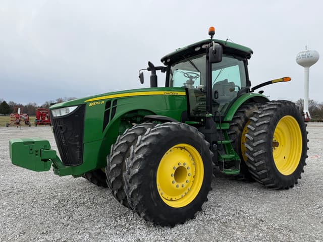 Image of John Deere 8370R equipment image 2