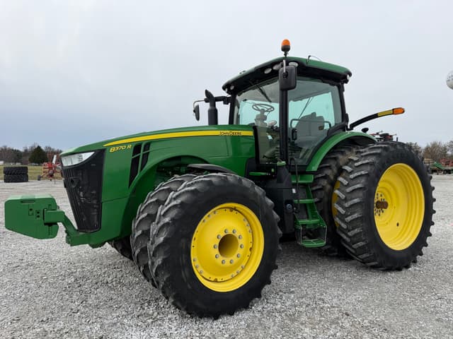 Image of John Deere 8370R equipment image 3