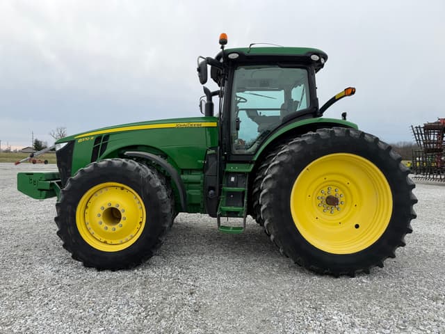 Image of John Deere 8370R equipment image 4