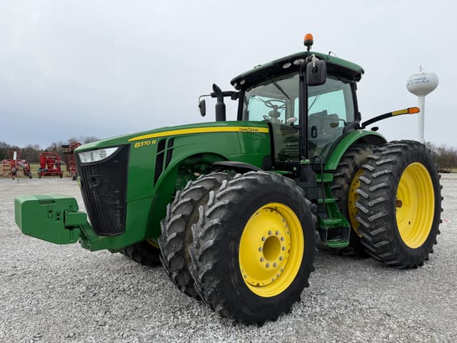 Image of John Deere 8370R equipment image 1