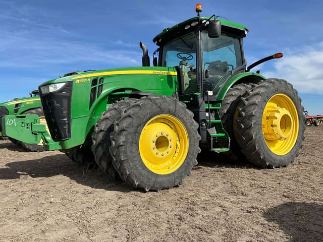 Image of John Deere 8370R equipment image 3