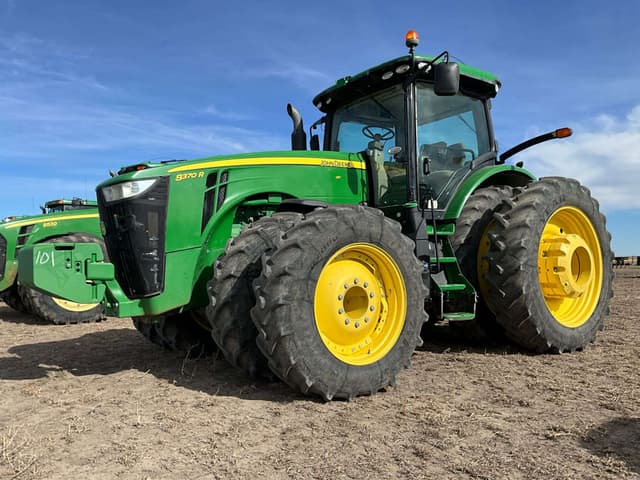 Image of John Deere 8370R equipment image 1