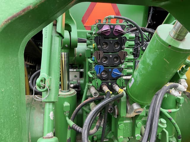 Image of John Deere 8370RT equipment image 4