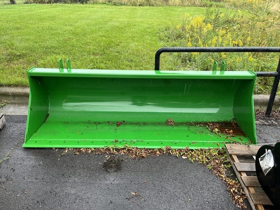 John Deere Bucket Equipment Image0