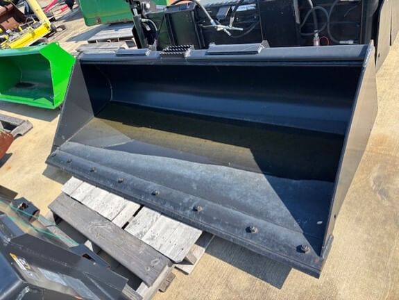 John Deere Bucket Equipment Image0