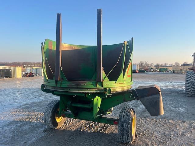 Image of John Deere 840 equipment image 2