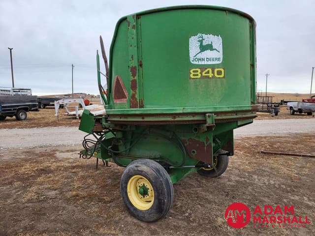 Image of John Deere 840 equipment image 3