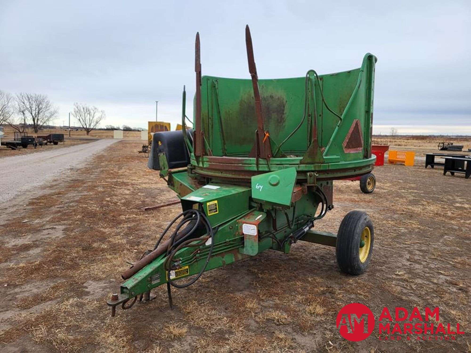 John Deere 840 Equipment Image0