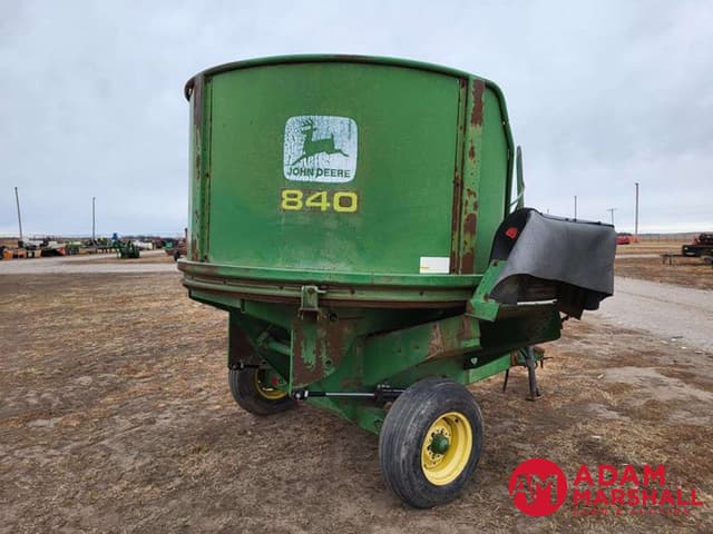 Image of John Deere 840 equipment image 2