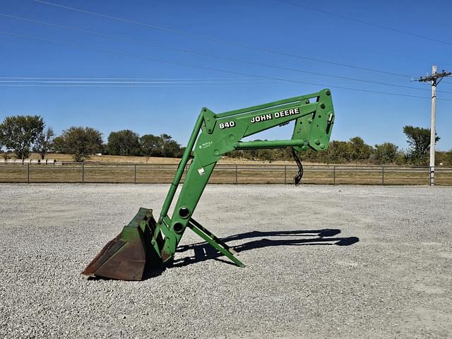 Image of John Deere 840 equipment image 1