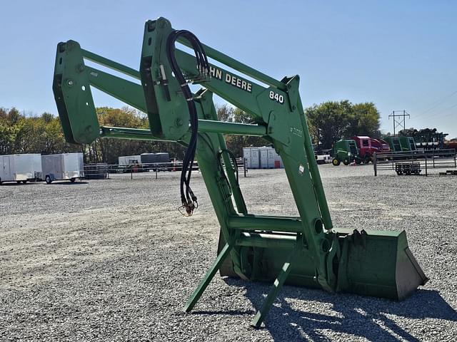 Image of John Deere 840 equipment image 3