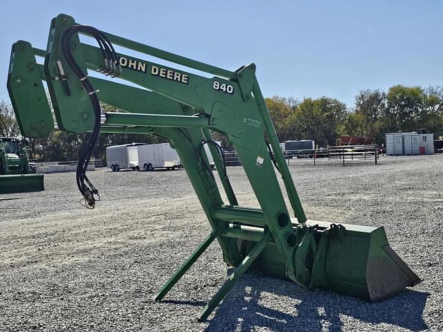 Image of John Deere 840 equipment image 4