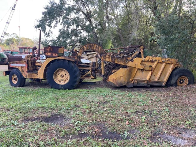 Image of John Deere 840 equipment image 1