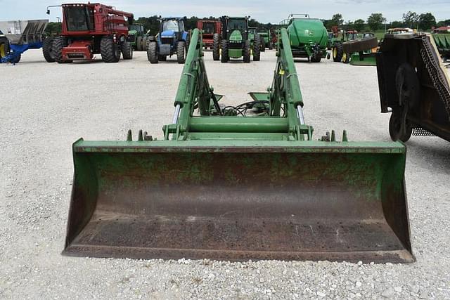 Image of John Deere 840 equipment image 1