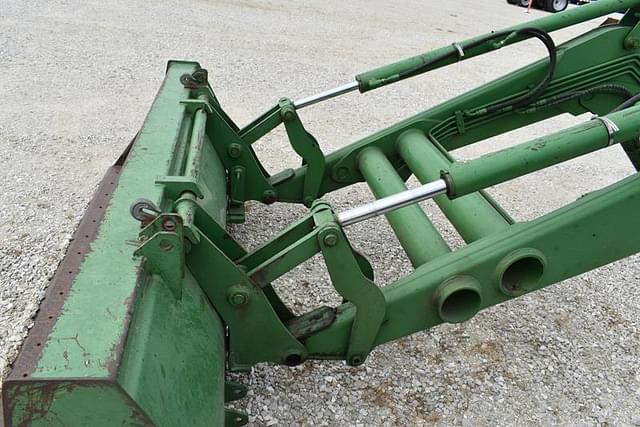 Image of John Deere 840 equipment image 4