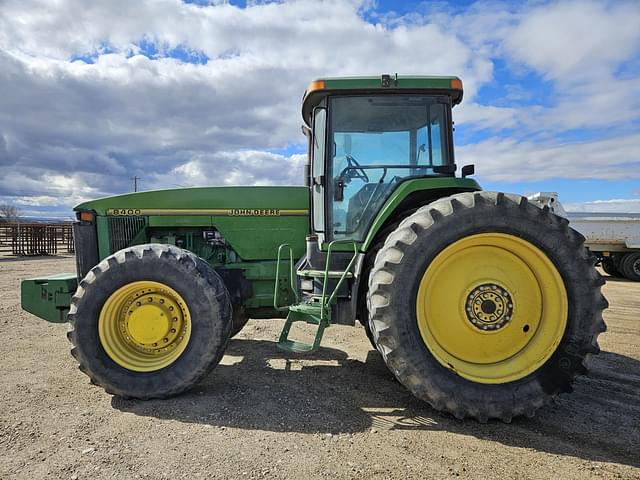 Image of John Deere 8400 equipment image 3