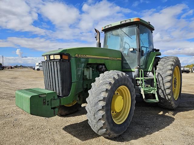 Image of John Deere 8400 equipment image 2